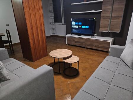 Laprake,Rruga Dritan Hoxha,prane Kompleksit AURA jepet me qera apartament 3+1,i mobiluar 75,000 Leke