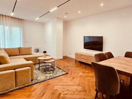 APARTAMENT ME QERA 2+1+2 NË QENDËR