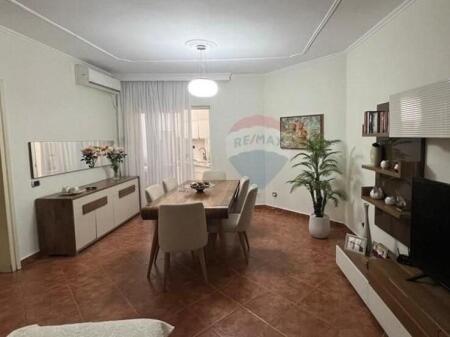 Apartament - Për Shitje - Komuna e Parisit, Tiranë(ID: 530191068-89)