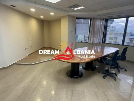 Ambient Zyre për Qira – Bulevardi “Dëshmorët e Kombit”, pranë Kullave Binjake (ID 42611391)