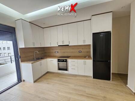 📢 Jepet me qira apartament 1+1 pranë Kishës Amerikane – Kënetë