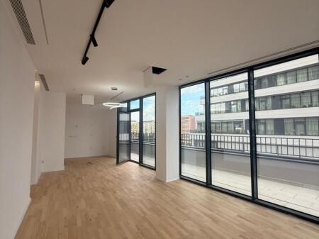 Buze rruges se Kosovareve, LAKE VIEW shesim apartament 2+1+2+verande.