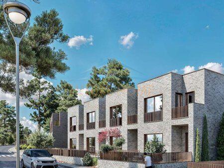 Shitet Apartament 3+1+2, “Park House” në Mjull Bathore, Tiranë.