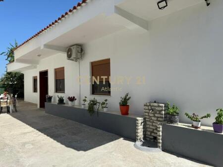 SHITET SHTEPI PRIVATE NE PLAZH-RROTA E KUQE 100 METRA LARG DETIT 320,000 € /Muaj Sip. Totale  478m2