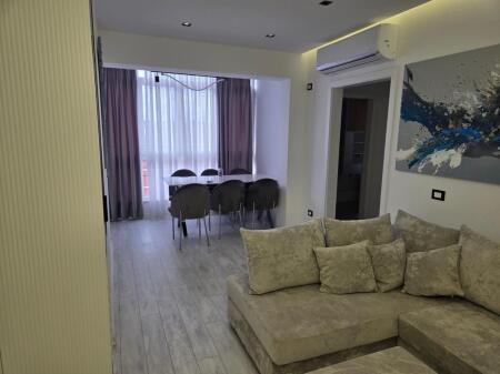 APARTAMENT ME QERA 3+1+2+2 RRUGA E KAVAJES 1.500 EURO