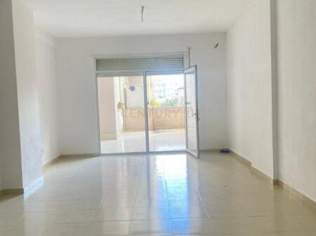 Apartament 2+2 Në Shitje në Ish-URT, Durrës - 133,000€ | 140 m²