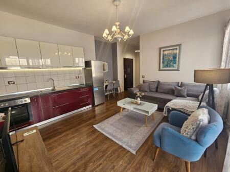 Apartament 1+1 per qera tek Pazari i Ri!