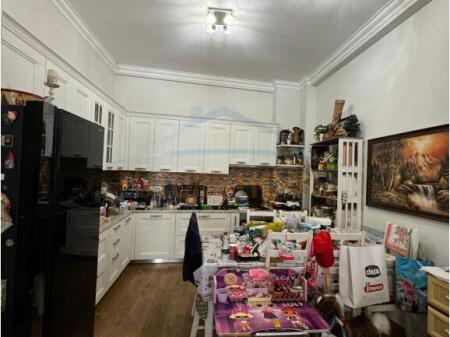 2+1+2+Post Parkimi, Liqeni i That per ne shitje