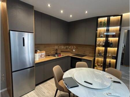 Jepet me qira apartament 1+1 + post parkimi 📍 Vendndodhja: Univers City