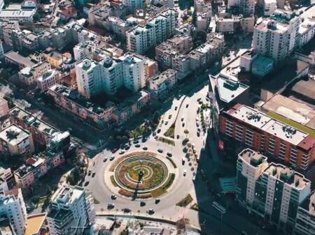 Ambiente zyre me qera, Sheshi Wilson.