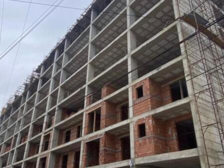 Shitet apartament 2+1, Kamez