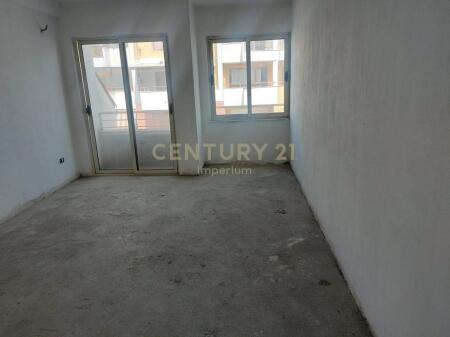 Apartament 2+1+2 tualete per shitje, ne Yzberish