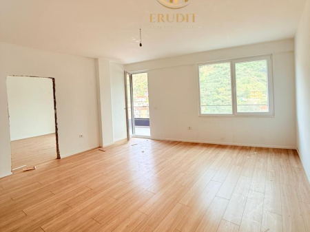 ✨ Shitet Apartament 1+1 në Lungomare, Vlorë ✨