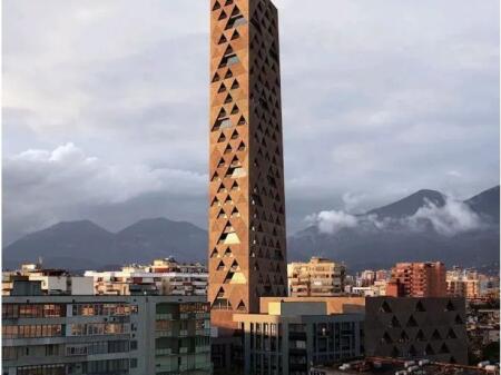 Tirana Tower ne shitje 2+1+2