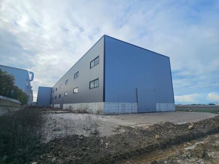 SHOWROOM + INDUSTRIAL WAREHOUSE FOR RENT