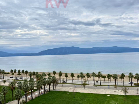 Shitet Apartament 3+1+2 me pamje ballore deti ne Lungomare Vlore