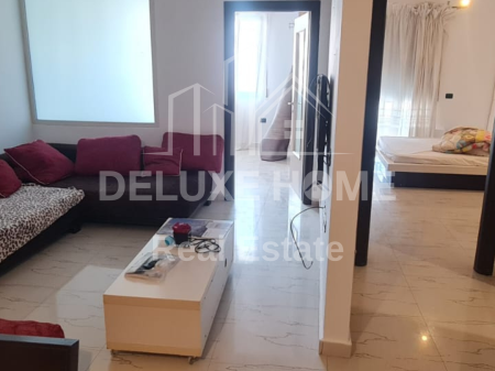 Jepet me Qira Apartament 2+1 i Mobiluar  Pranë Vizon+, Don Bosko