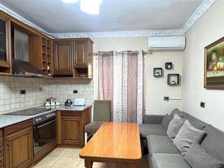 🏢Rruga Fortuzi,prane Hotel Comfort jepet me qera apartament 2+1,i mobiluar. 65,000 leke     