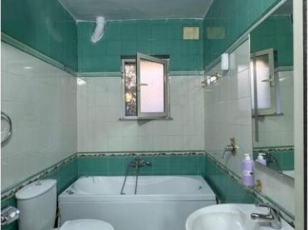 Jepet me qira apartament 2+1 me oborr dhe post parkimi – Rruga Fortuzi!