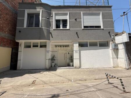 Vile per shitje tek Rruga e Kavajes