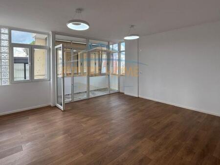 Shitet, Apartament 2+1+2, Mine Peza, Tiranë.