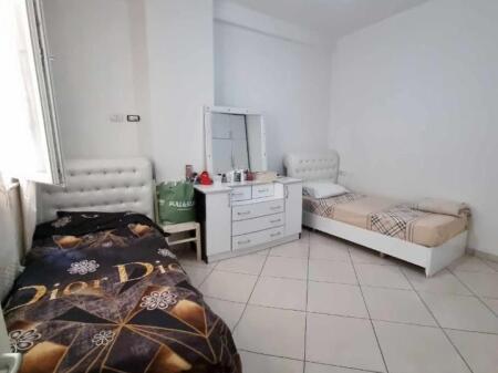 I am looking for a girl to share rent
