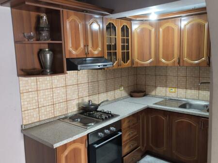 🏡 Jepet me Qera Hyrje 1+1 në Kombinat