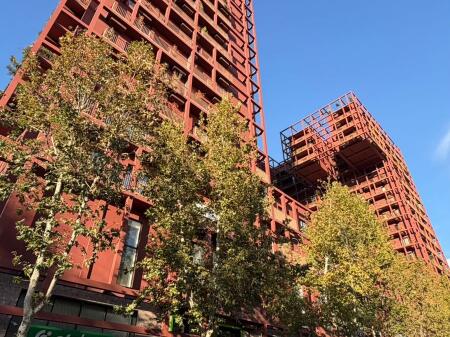 Jepet me Qira Super Ambient Biznesi te Tirana Garden Building në Rrugën e Kavajës.