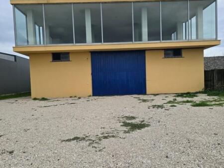 KAPANON EKSKLUZIV NË DALJE TË KAVAJËS – POZICION STRATEGJIK BUZË RRUGËS! 350,000 €