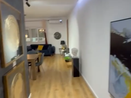 Apartment 2+1+2, Commune of Paris!