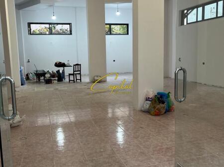 AMBIENT BIZNESI ME QERA 200 M2 KOMUNA E PARISIT 1.500 EURO