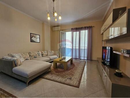 Apartament per qera 2+1 tek Rruga e Thesarit