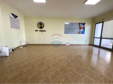 Ufficio in affitto presso "Qatar Center", Zogu i Zi! !