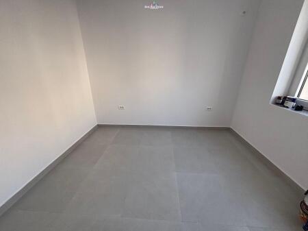 Zyre Me Qera 2+1 Tek Mine Peza (ID BZ2755) Tirane