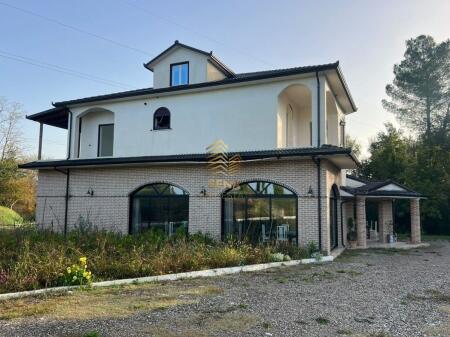 Jepet me qira Objekt biznesi 2 kate Restorant + Hotel, Durres ︱Rruga Kombetare Kombinat – Plepa, 3500 Euro/muaj