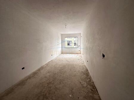 Shitet Apartament 2+1, Paskuqan