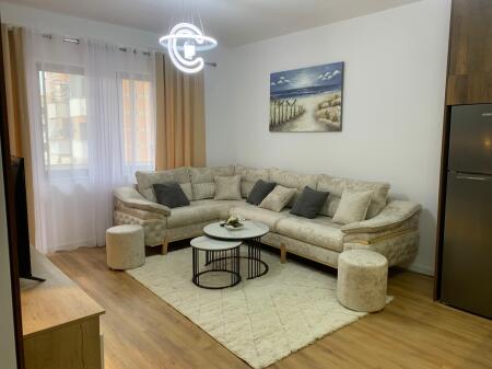 Apartament 2+1+2, Astir!