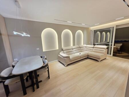 Shitet apartament 2+1 tek Ish Ekspozita!