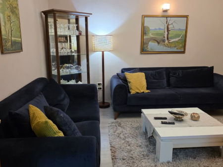 Shitet Apartament 2+1+2 ballkone në Vasil Shanto