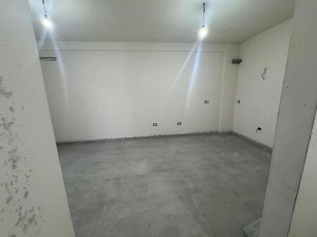 apartament me qira tek Liqeni i Thate