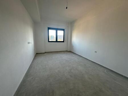 Shitet Apartament 3+1+2+2Blk Pane Eglo ne Astir