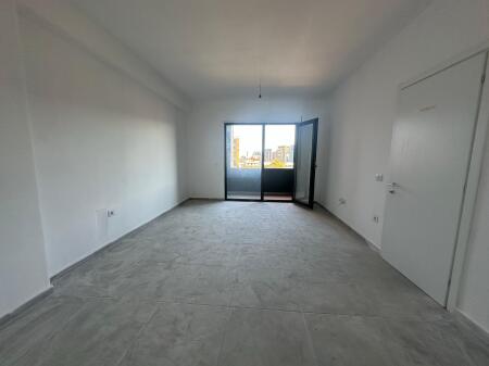 Shitet Apartament 3+1 ose 2 Apartamente 1+1