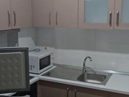 Jepet me qera apartamenti 1+1 , Rruga Teodor Keko ,Astir prane raiffaisen bank  Cmimi: 400 mije leke