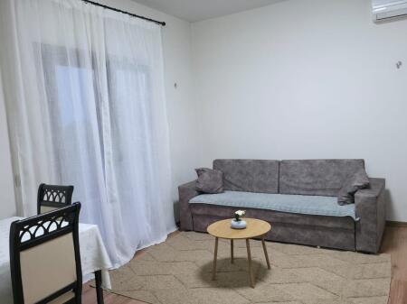 Jepet me qera apartament 1+1 Rruga e Elbasanit!
