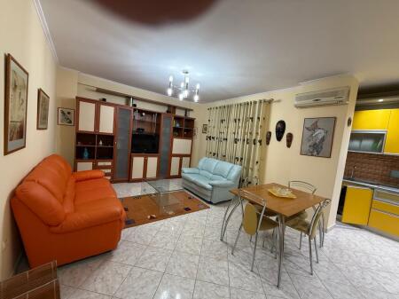 Apartament 1+1,me qira Rruga e Portit