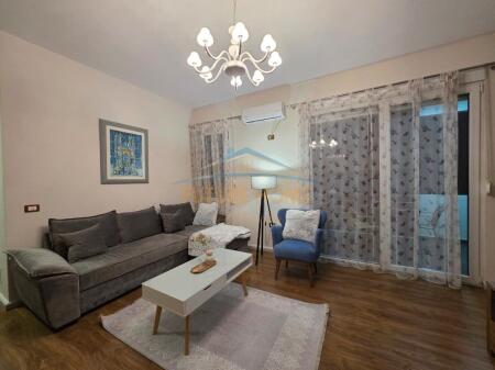 Qera,Apartament 1+1 tek Pazari i Ri! 650 €,PLUS58799