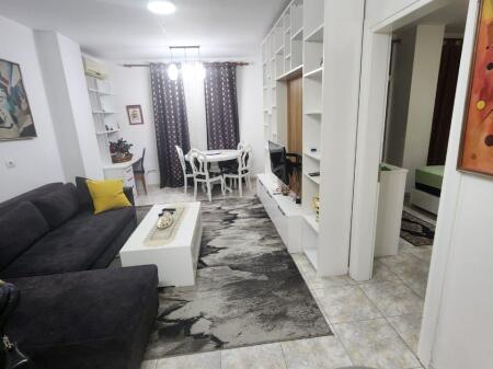 1+1,i mobiluar ,komune e parisit,cmimi 650 euro