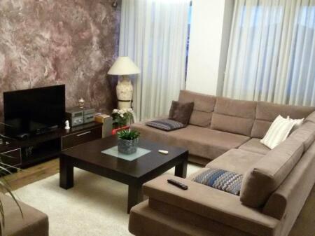 🏢Pak minuta larg Selvise,Kompleksi Halili jepet me qera apartament 2+1+2,i mobiluar.80,000Leke .    