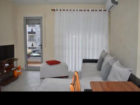 Jepet Apartment me qera 1+1, Id 13900