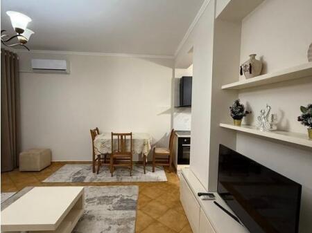 Apartament 2+1 me qira, Komuna e Parisit